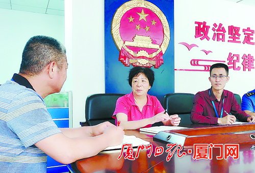 乐当“啄木鸟” 厦门老党员助力提升城市颜值