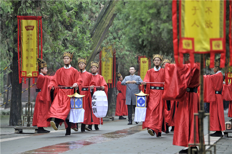 【急稿 原创】辛丑年祭孔大典在曲阜孔庙举行 山东省委副书记、省长李干杰恭读祭文_fororder_6dab2278955b480d9b618fd7fe6186e