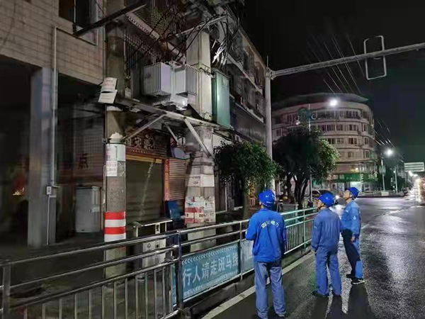 国网四川电力：全力开展地震抢修复电工作_fororder_震后特巡-供图-国网泸州公司（1）