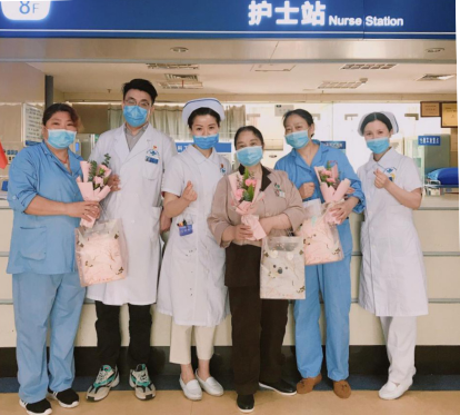 OK【重庆两江新区党工委宣传部供稿】 重庆两江一院为女患者和护工保洁员送上祝福