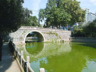 南京市玄武区 南朝竺桥与毗卢寺游客众多 南京市玄武区 南朝竺桥与毗卢寺游客众多