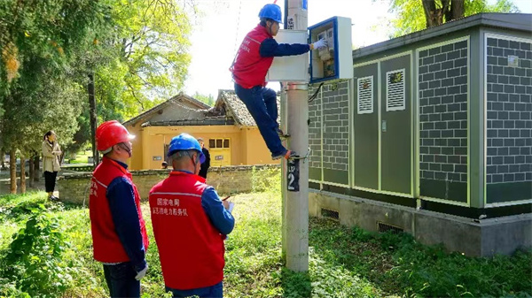 “国庆我在岗” 国网陕西电力员工坚守岗位保供电_fororder_E6EAE665-1565-4E9E-9A47-0B8BA7254E27