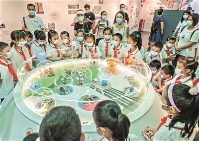 广州中小学“双减”抓落实 学生：晚上9点就能睡了