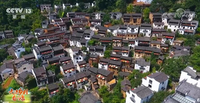 【走进乡村看小康】江西婺源·篁岭村：传统农俗庆丰收 篁岭古村晒秋忙