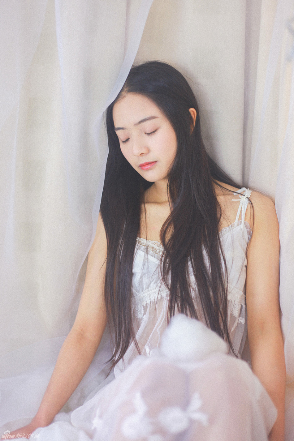 写真-猫咪与啦啦队女孩