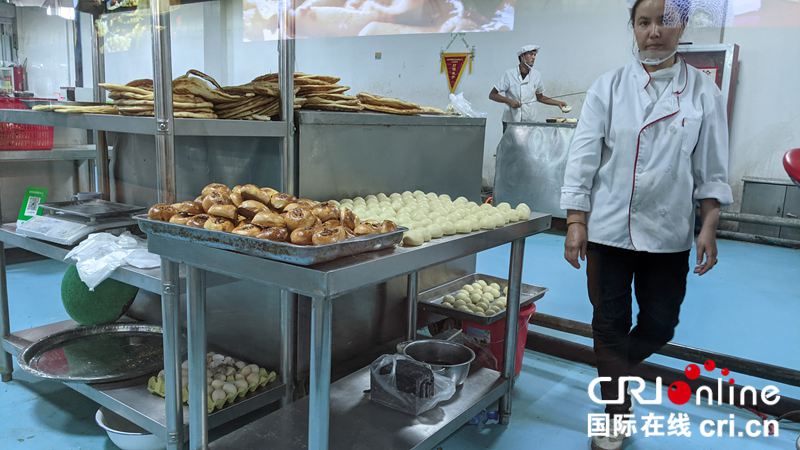 向戈壁滩要土地 馕饼撑起新希望 南疆特色产业发展初见成效_fororder_yl202110080016