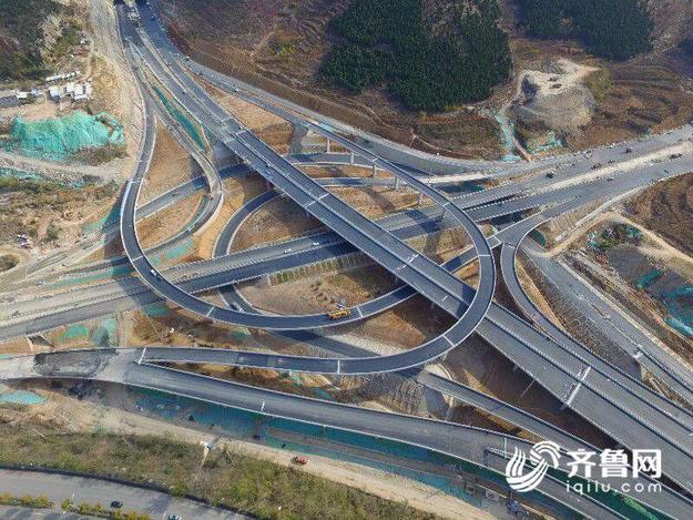 【齐鲁大地-文字列表】【走遍山东-济南】（页面标题）济南扳倒井立交桥预计年底通车（内容页标题）济南最大互通立交扳倒井立交桥预计年底通车