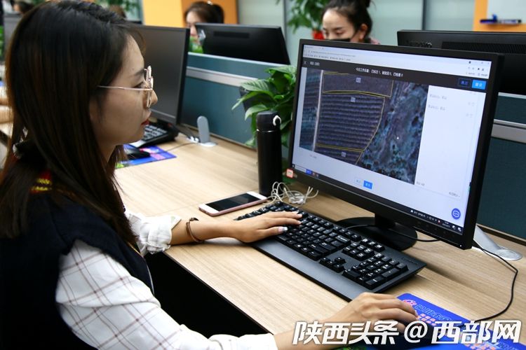 （转载）陕西宜君果农用2000多个苹果造“火箭”庆丰收 喊航天员吃苹果_fororder_cdc7775c845bd7f99e8ed827c90ad210