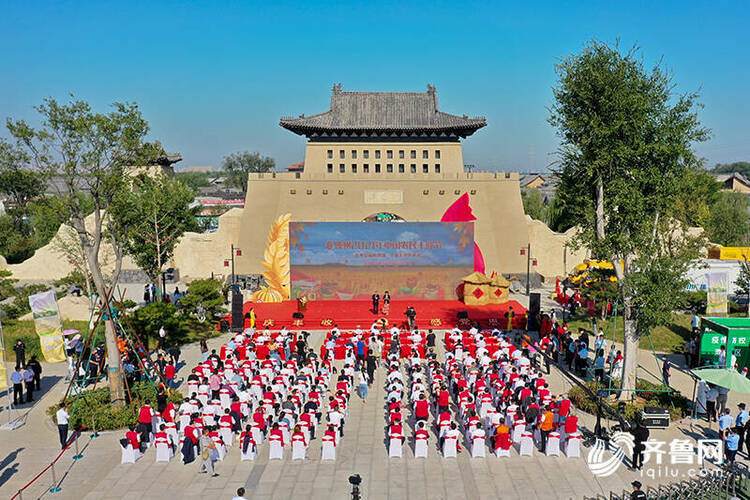 德州2021年中国农民丰收节开幕 “黄河味道·齐河”首批授权企业代表授牌