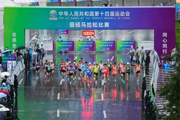成绩超越东京奥运会 十四运会马拉松比赛跑出“西安速度”_fororder_图片1