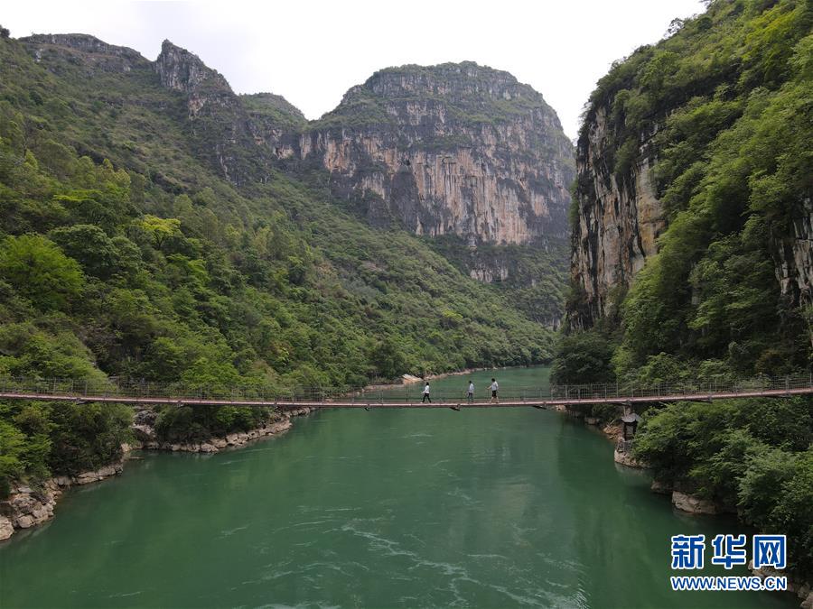 花江大峡谷风光美