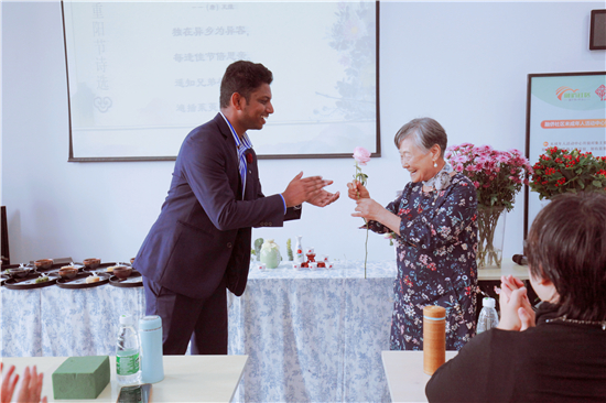南京建邺融侨社区多样重阳活动引领中外居民发扬传统文化_fororder_图片9