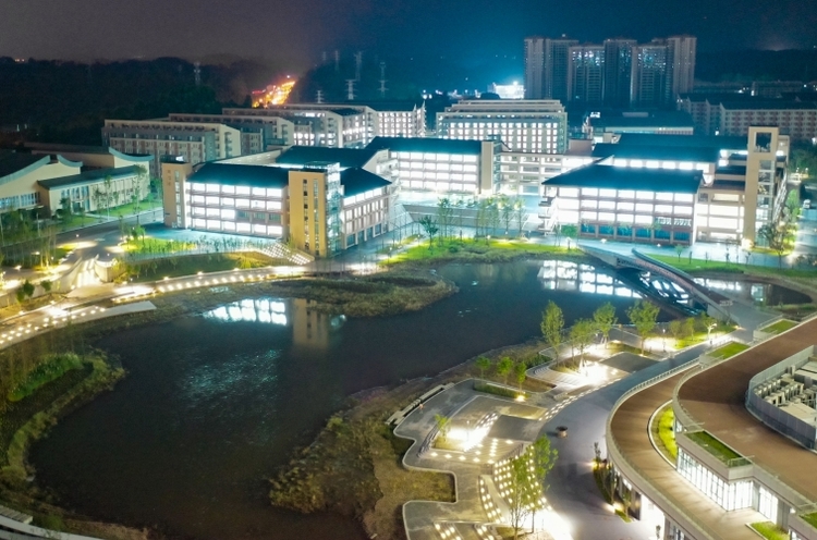 （转载）亮灯了！内江师范学院新校区“山水荷园”美翻了！10月开始搬迁