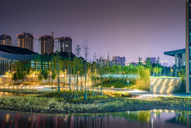 （转载）亮灯了！内江师范学院新校区“山水荷园”美翻了！10月开始搬迁