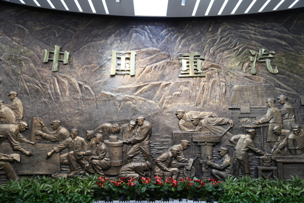 【母亲河畔的中国】红色基因驱动“黄河重卡”，再创新时代“大国重器”_fororder_W020211019609486018409