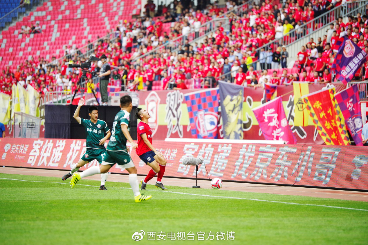 “狼娃”王尔卓化身京东快递员