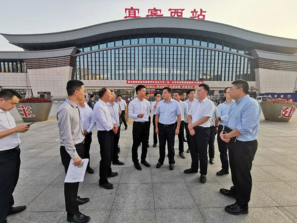 （合作单位）宜宾市叙州区委书记雷涛赴绿地项目视察指导_fororder_调研活动现场-供图-绿地宜宾公司