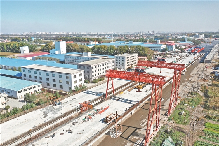 哈尔滨老机场路高架桥建设施工忙
