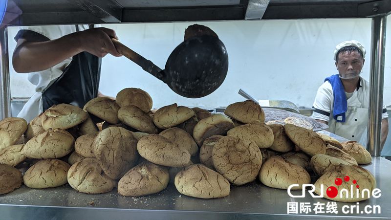 向戈壁滩要土地 馕饼撑起新希望 南疆特色产业发展初见成效_fororder_yl202110080015