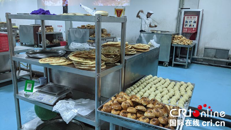 向戈壁滩要土地 馕饼撑起新希望 南疆特色产业发展初见成效_fororder_yl202110080017
