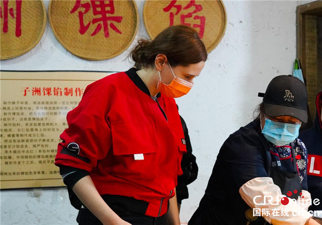 【寻找中国“延”色】嗨玩延安老街看红秀演艺 丝路大V要让世界了解真实的中国_fororder_图片905