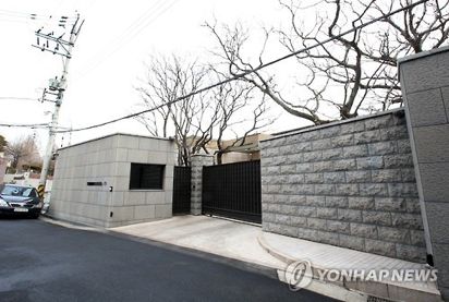 多国逐步放松管控 防疫“持久战”怎么打？
