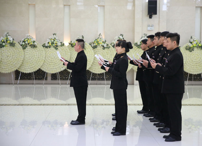 西安“入殓师” 老公支持她从新娘妆转做遗体整容