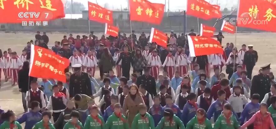 【奋斗百年路 启航新征程·中国共产党人的精神谱系】雷锋精神：做“永不生锈的螺丝钉”