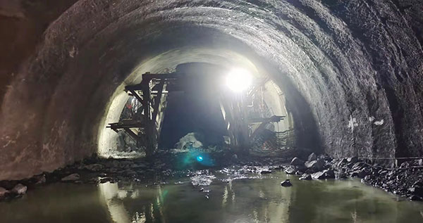 最后一座隧道篮家岩隧道顺利贯通 绵茂公路预计2022年底实现通车_fororder_mmexport1635345250786