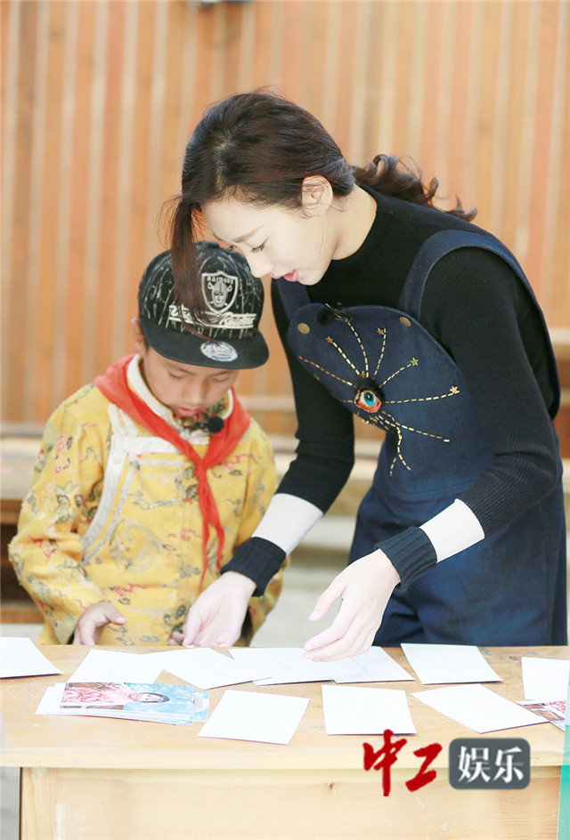 汪峰曾娇化身音乐教师 亮相《让世界听见》-国际在线