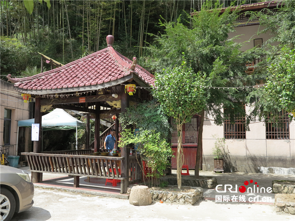 高铁助力乡村振兴——村民搭上致富快车_fororder_图4 洪宗贵农家乐一角.JPG