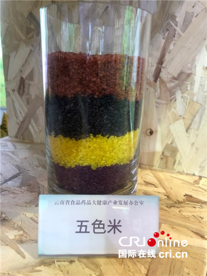 腊肠树、蒜头果、五色米……探访云南生物多样性保护实践与成果展_fororder_△云南是染色植物资源大省，图为利用多种植物染制的五色米。
