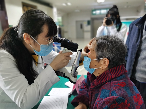 （转载）绵竹市人民医院：乡村振兴 健康赶场 架起服务群众的连心桥