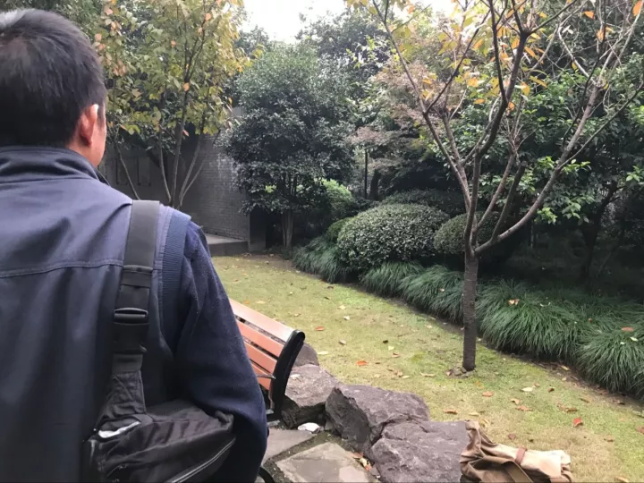 比电影还精彩!老板蹲6年监狱 出来猛抓400多个坏人