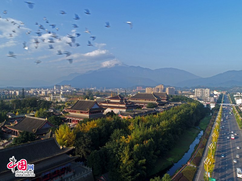 初冬峨眉山 佛教圣地强大的感召力