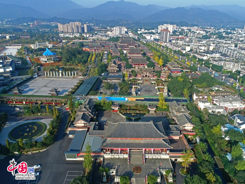 初冬峨眉山 佛教圣地强大的感召力