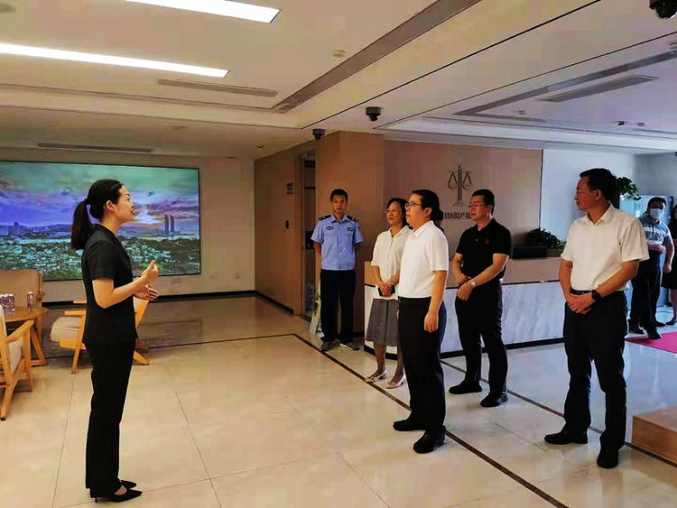 福建省知识产权局局长颜志煌调研海丝中央法务区知识产权工作_fororder_222