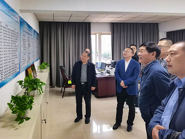 四川省总工会新《安全生产法》宣传贯彻活动走进自贡园区_fororder_3调研现场