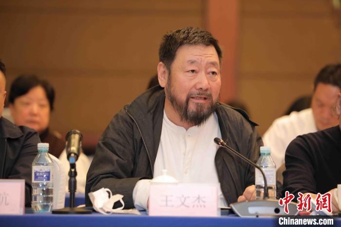 《火红年华》为工业题材剧打开新思路