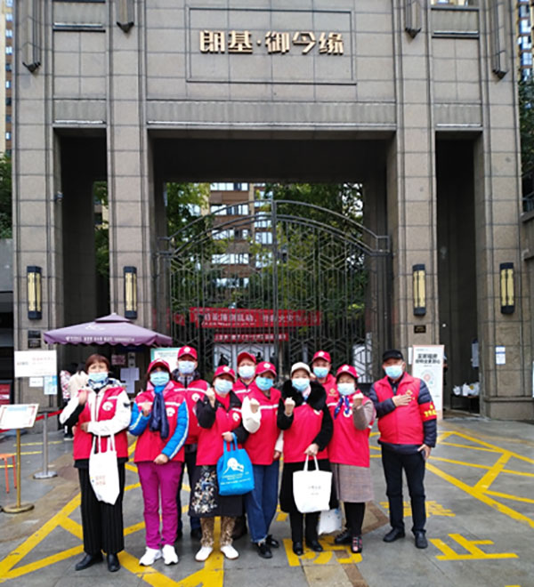 防疫有序 成都高新：抗疫践初心 一线“战旗红”_fororder_“退役军人战旗红”志愿队走进社区助力抗击新冠疫情-供图-桂溪街道科创社区