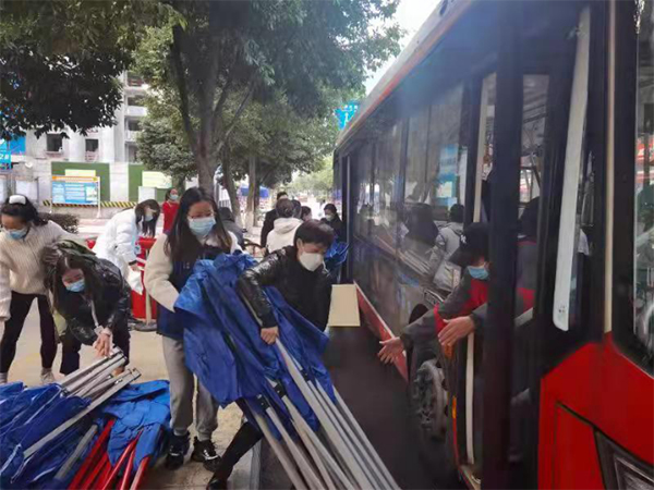 防疫有序｜高新区桂溪街道：抗“疫”公交专线向环球中心检测点运物资_fororder_未标题-1