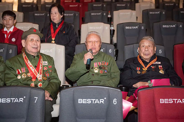 内江志愿军老兵受邀观看电影《长津湖》_fororder_1观影现场（摄影-黄正华）