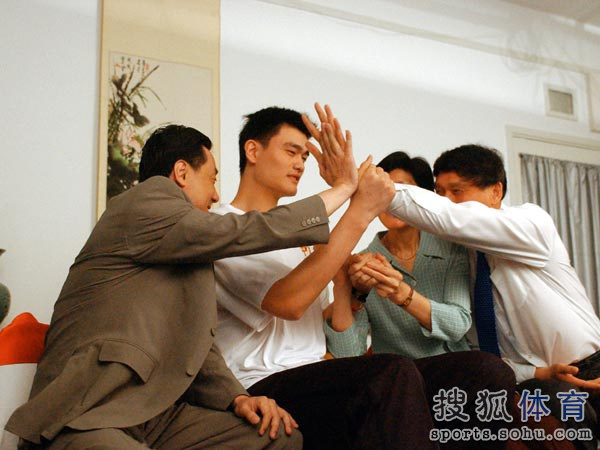姚明正式入选NBA名人堂 回顾巨人职业生涯(图)