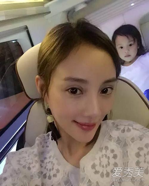 李小璐尖下巴惊人脸僵 揭李小璐整容变脸史