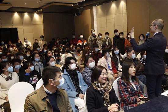沈阳拟赴法留学学生与23所法国高校面对面交流_fororder_1031_2