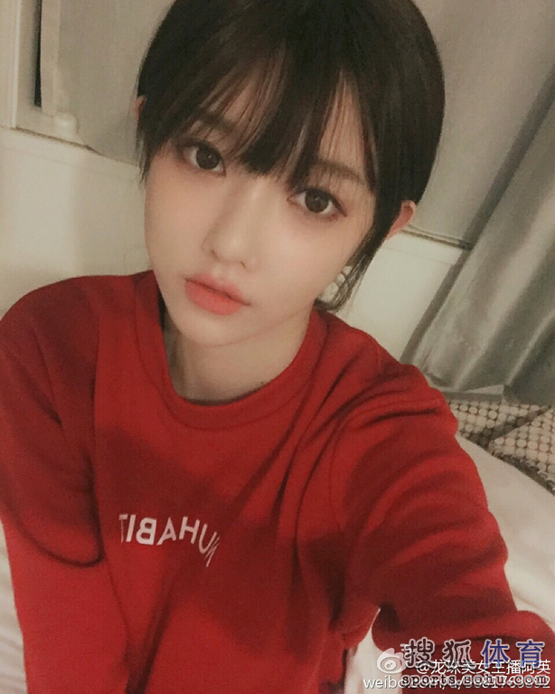 组图：韩国电竞女主播晒私照 迷人大眼闪闪放光