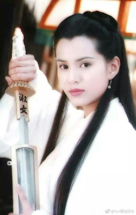 李若彤开通微博 网友忙晒《神雕侠侣》剧照(图)