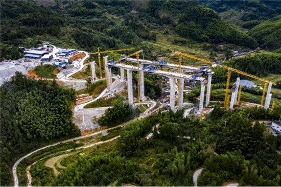 中交一公局集团景文3标项目徐砻大桥左幅合龙_fororder_18
