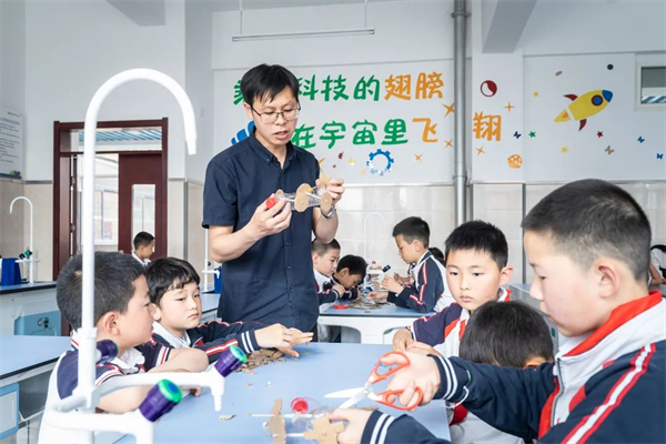 “双减”进行时 西安航天四小让学生成为“站在课堂中央的人”_fororder_图片3