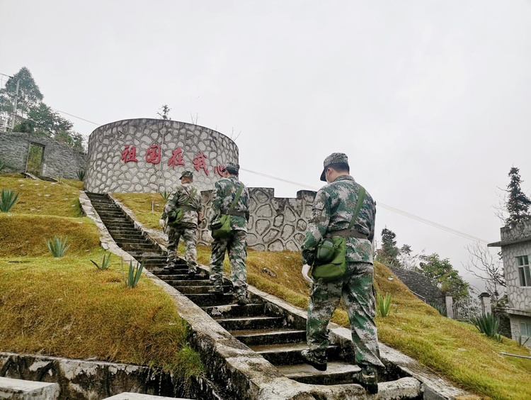 凌尚前：41年坚守 矗立南国边陲的“忠诚界碑”